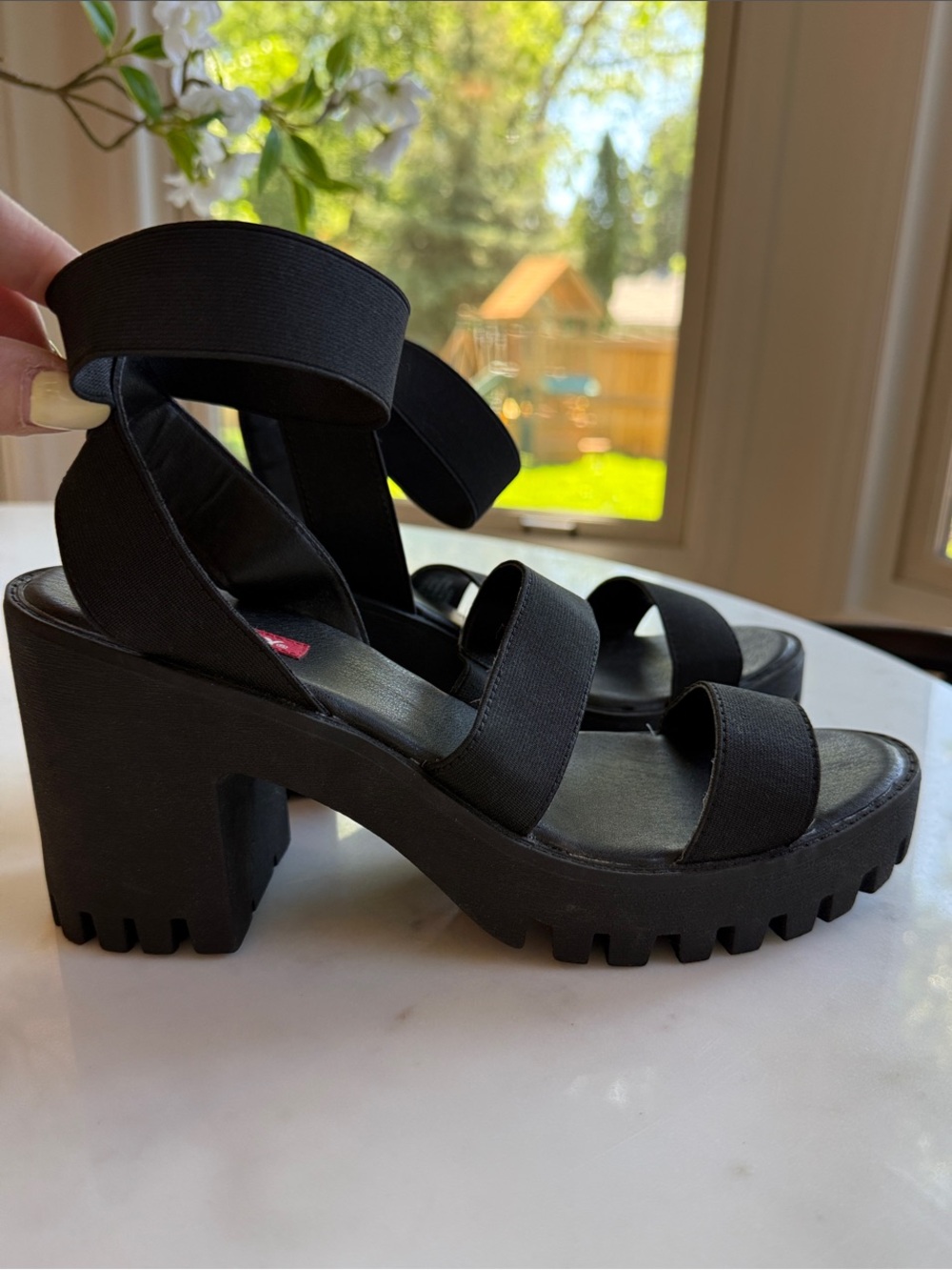 UNIONBAY Black Chunky Lug-Heel Sandals